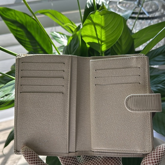 Louis Vuitton Off white Epi kisslock wallet - Picture 3 of 13